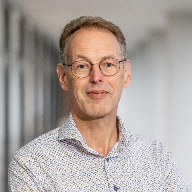 Pasfoto Drs. Jean-Bart Bügel RC